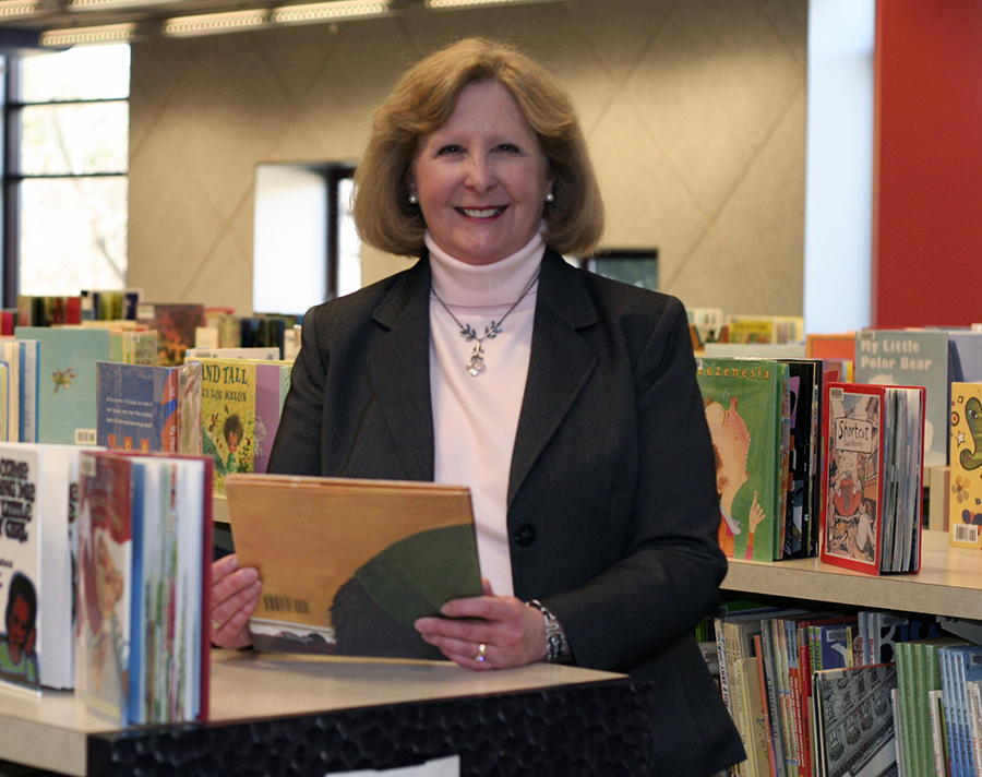 Library Director Melissa Carr