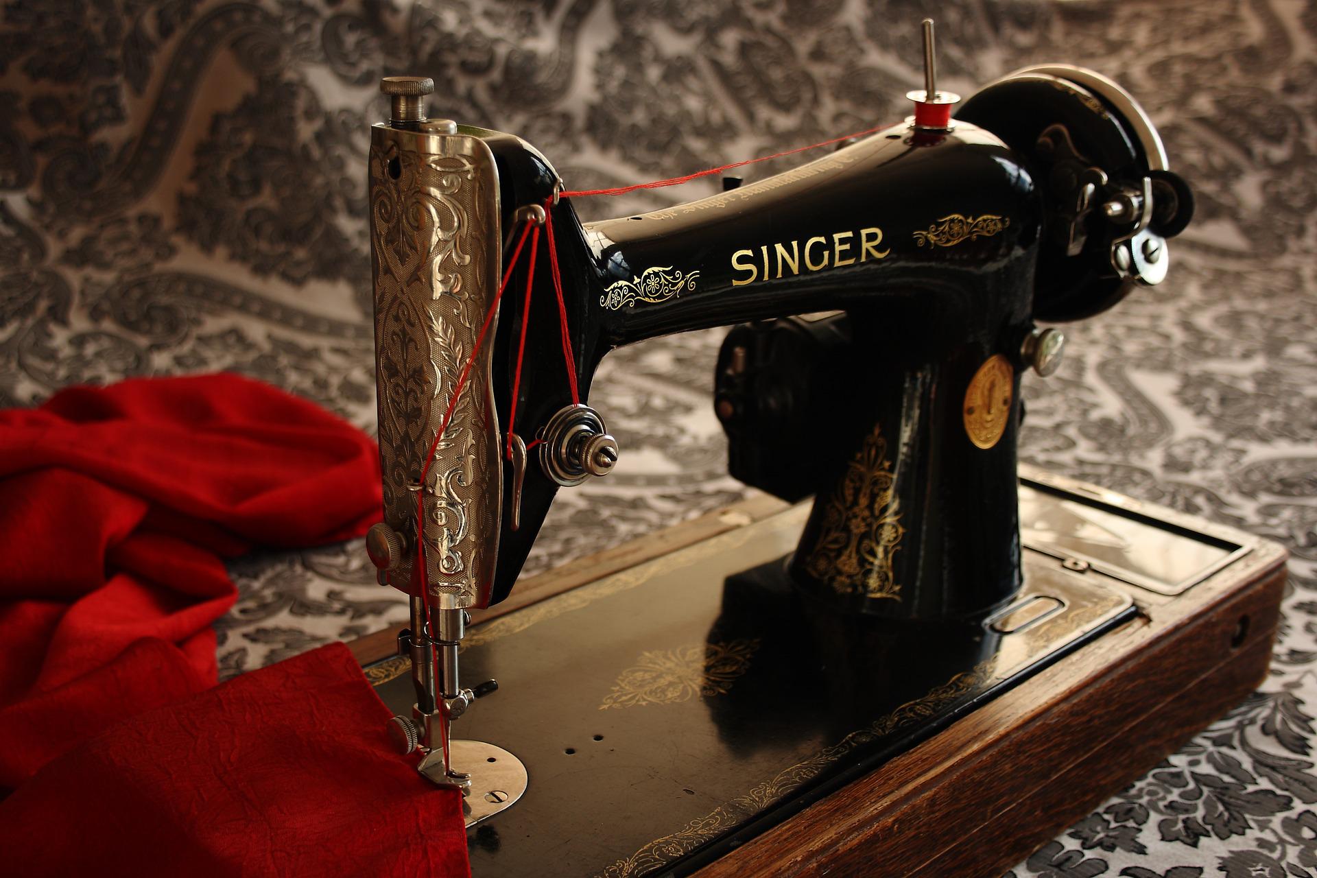 Black Singer machine on paisley background. Image by Steen Jepsen from Pixabay 