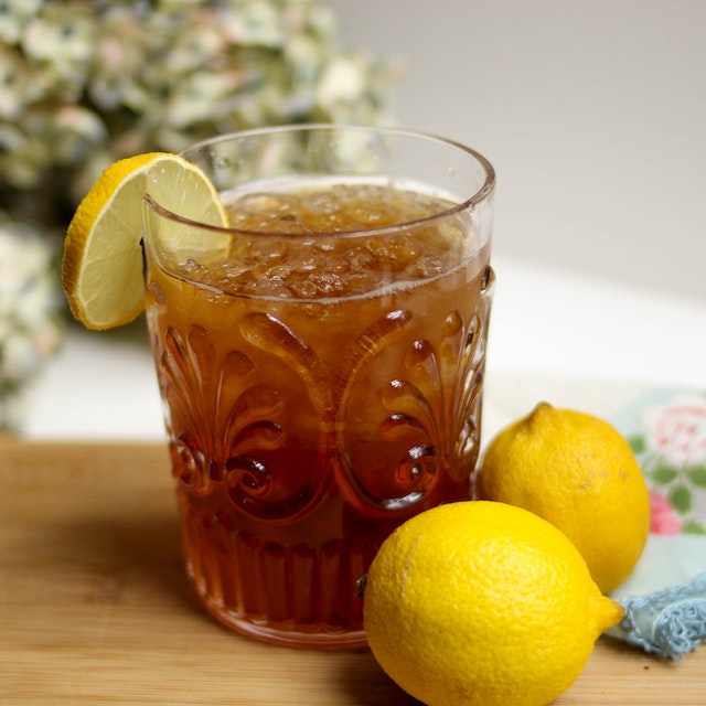 Photo of iced tea with lemon in a small decorative glass tumbler