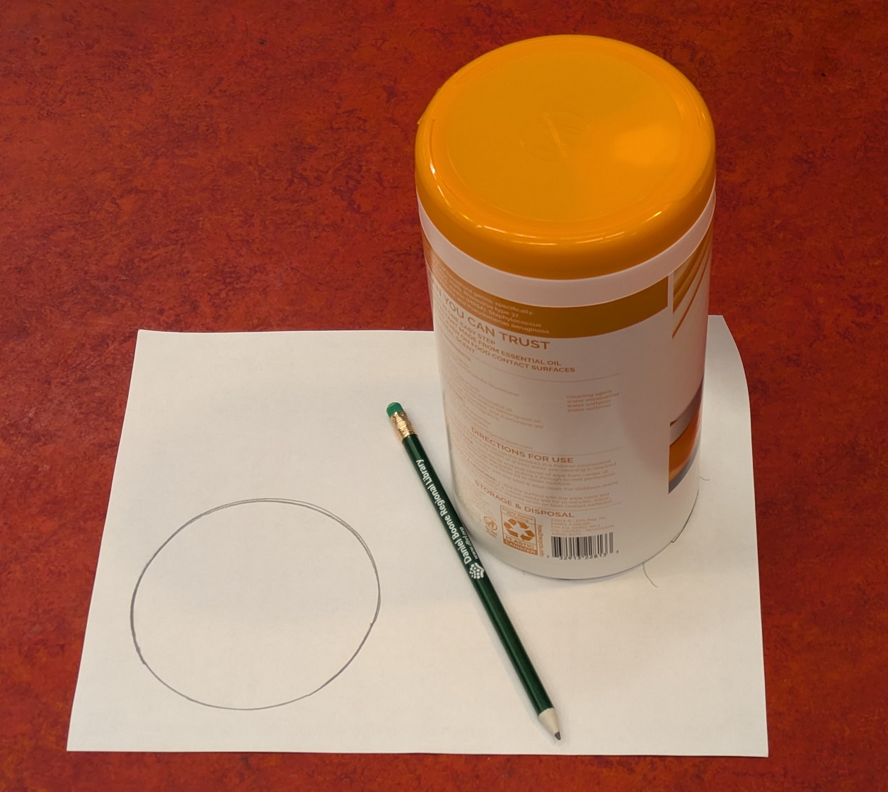 Traced circles with a round container